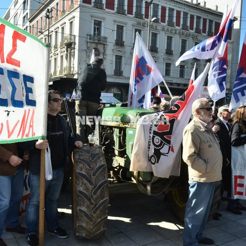 Σε εξέλιξη οι συγκεντρώσεις σε όλη τη χώρα (pics+vids)