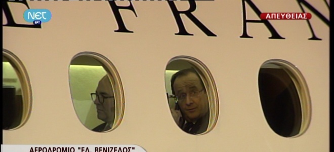 ΔΕΙΤΕ: Τι έκανε ο Ολάντ αμέσως μόλις μπήκε στο αεροπλάνο;