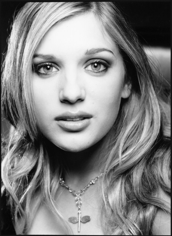 Είναι η κόρη του πιο διάσημου Ελληνα στο Hollywood (pics)