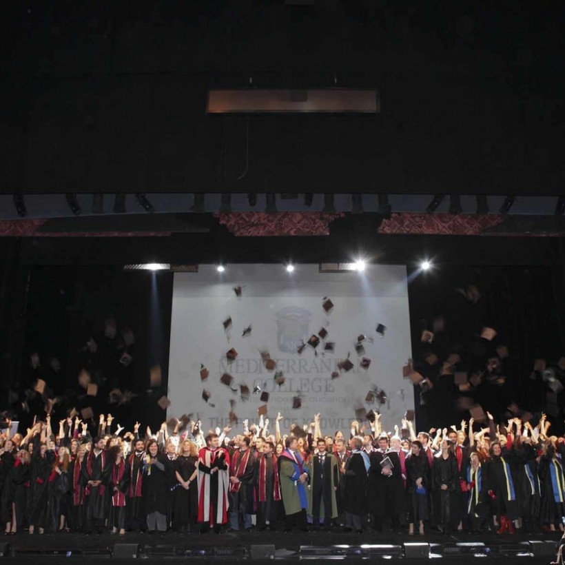 Εντυπωσιακή η τελετή αποφοίτησης του Mediterranean College