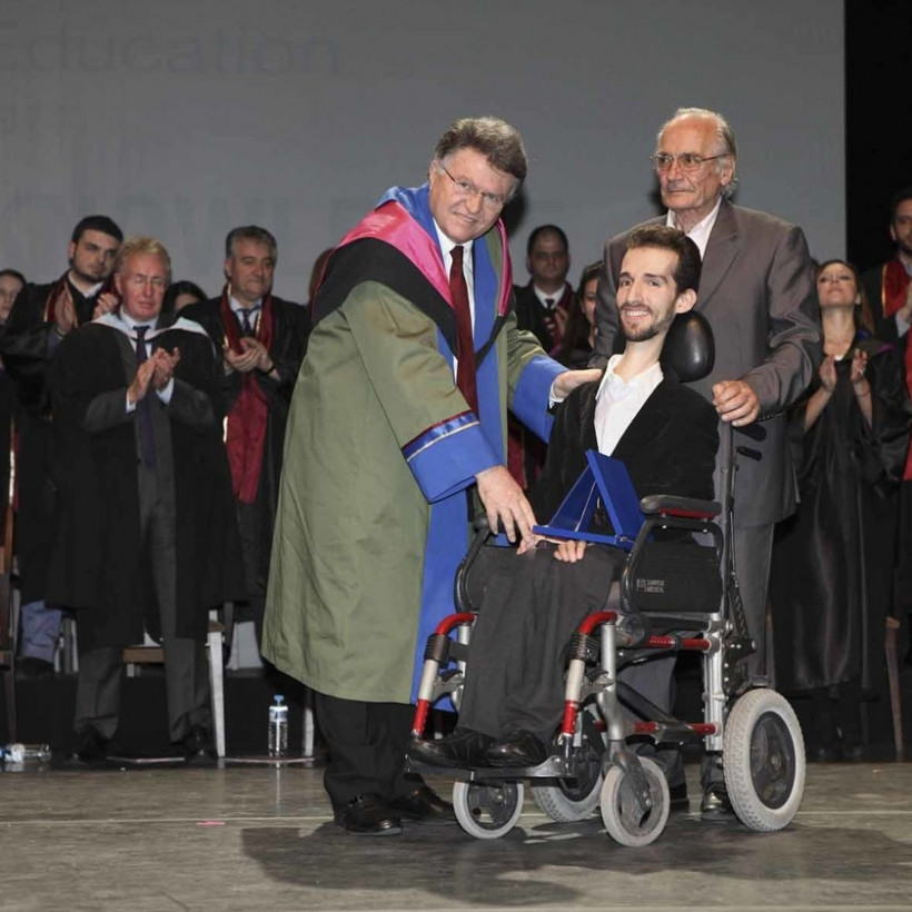 Εντυπωσιακή η τελετή αποφοίτησης του Mediterranean College