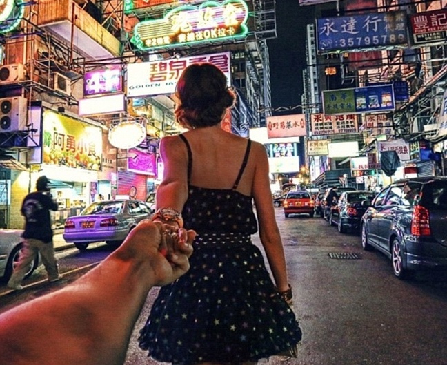 Απίθανες φώτο: Το ζευγάρι που έκανε το γύρο του κόσμου χέρι-χέρι