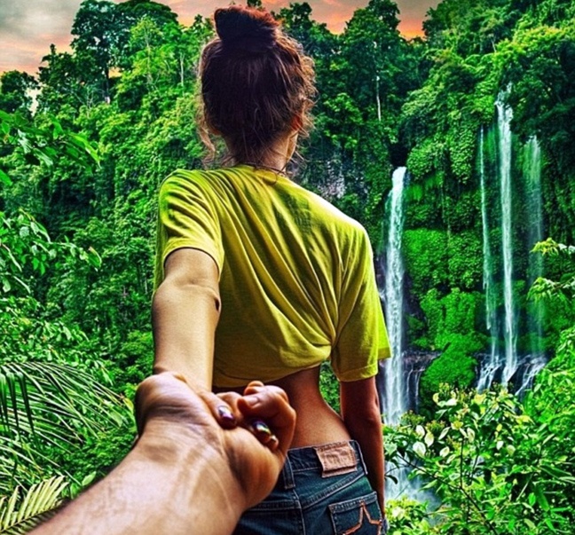 Απίθανες φώτο: Το ζευγάρι που έκανε το γύρο του κόσμου χέρι-χέρι