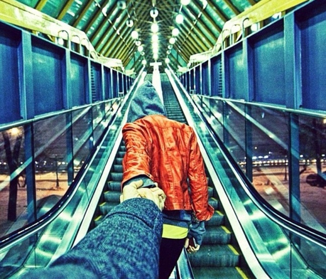 Απίθανες φώτο: Το ζευγάρι που έκανε το γύρο του κόσμου χέρι-χέρι