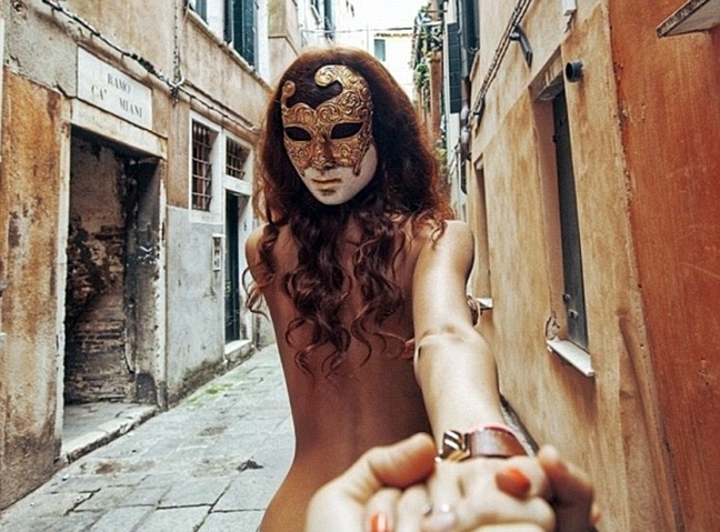 Απίθανες φώτο: Το ζευγάρι που έκανε το γύρο του κόσμου χέρι-χέρι