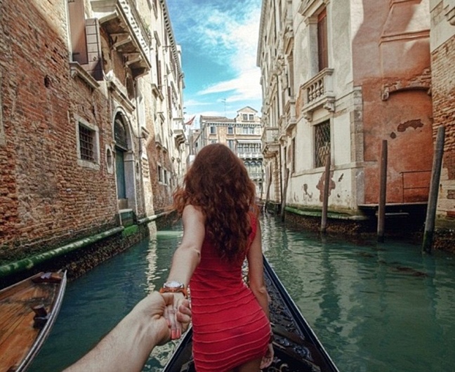 Απίθανες φώτο: Το ζευγάρι που έκανε το γύρο του κόσμου χέρι-χέρι