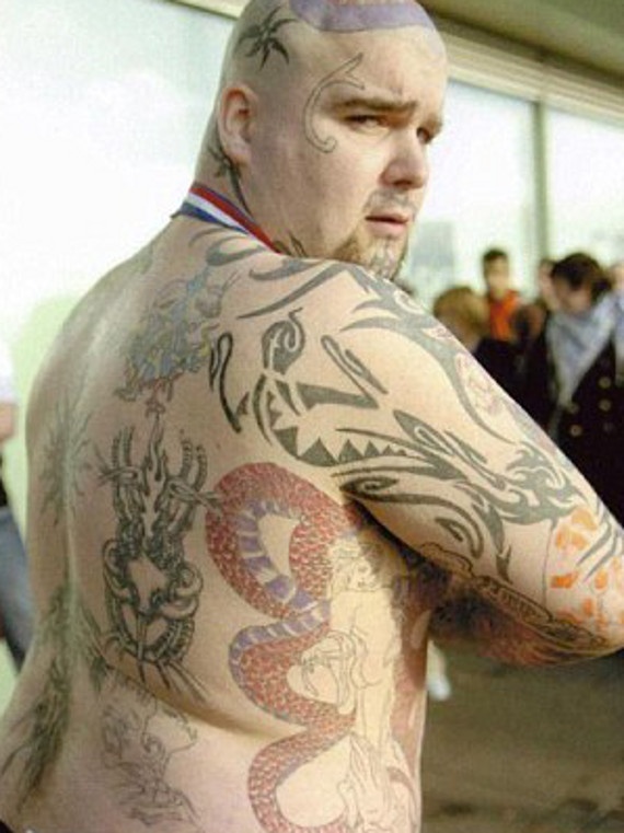 Έχει κάνει τατουάζ ακόμα και στο μάτι του - Δείτε πώς ήταν πριν (pics)