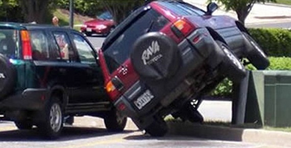 Δεν υπάρχουν: Τα χειρότερα παρκαρίσματα του κόσμου (pics)