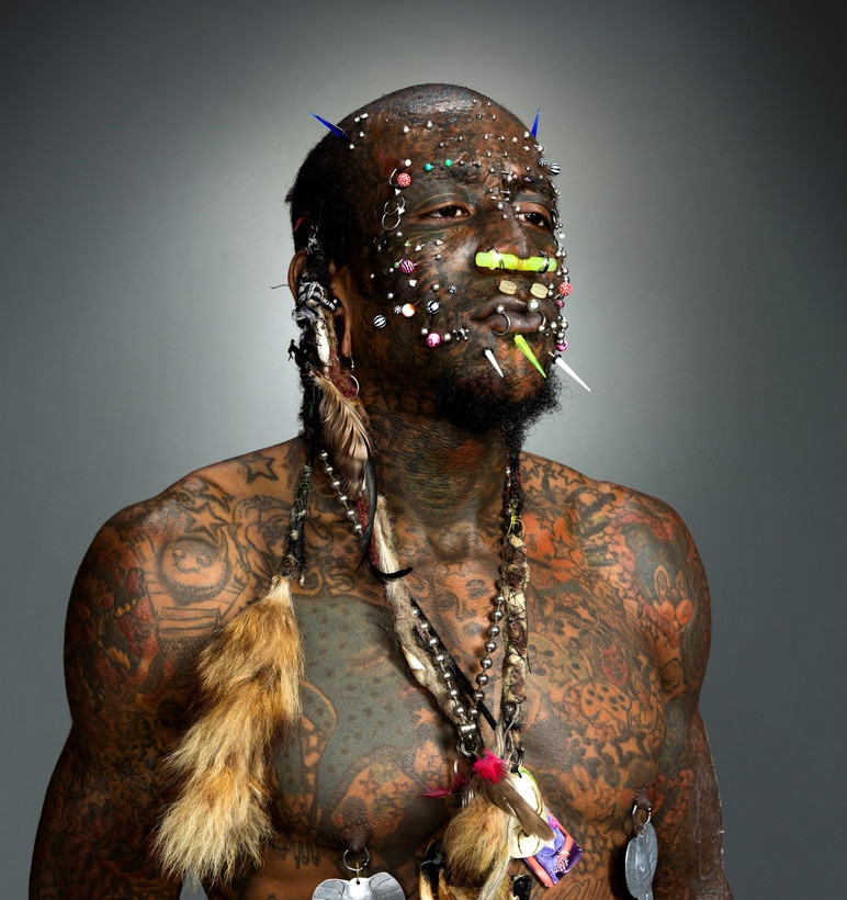 Έχει μεταμορφωθεί τόσο που τον φοβάται ακόμα και η κόρη του