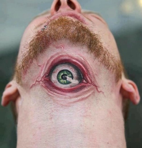 Μα τι σκεφτόταν όταν έκανε αυτό το τατουάζ; 