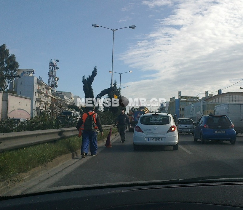 ΤΩΡΑ: Κυκλοφοριακό κομφούζιο στην Αθηνών - Λαμίας