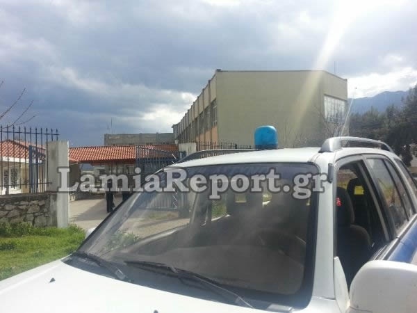 Λαμία: Έσπρωξε τον φίλο του και έπεσε σε διερχόμενο αυτοκίνητο (pics)