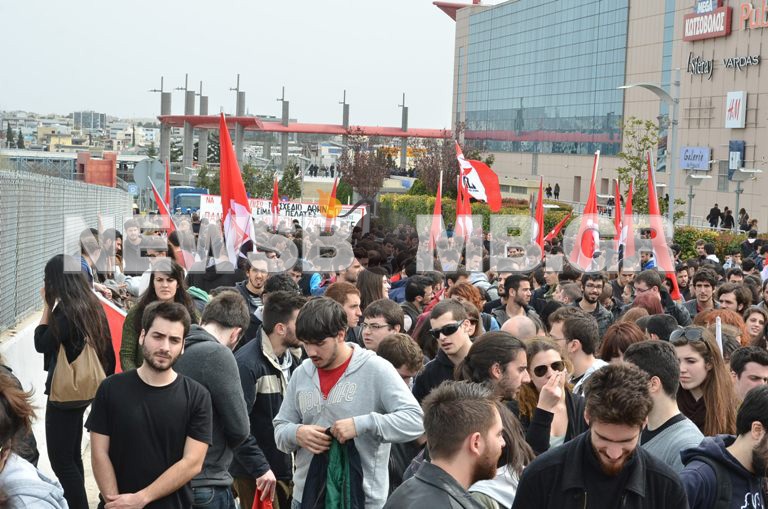 Συγκέντρωση φοιτητών στο υπ. Παιδείας (ΦΩΤΟ)