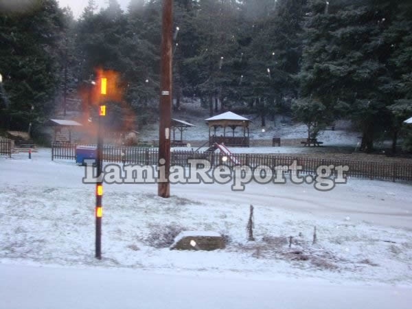Χιονίζει στο δρόμο Λαμίας - Καρπενησίου (pics)
