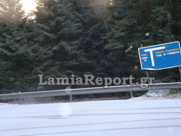 Χιονίζει στο δρόμο Λαμίας - Καρπενησίου (pics)