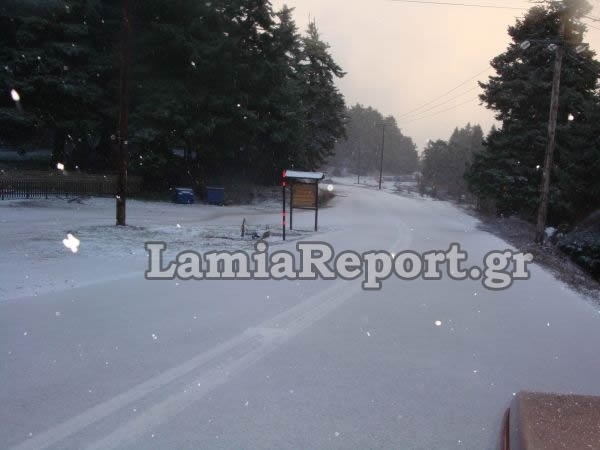 Χιονίζει στο δρόμο Λαμίας - Καρπενησίου (pics)