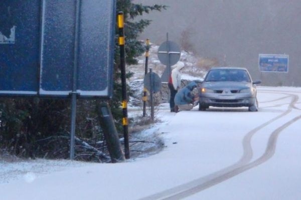 Χιονίζει στο δρόμο Λαμίας - Καρπενησίου (pics)