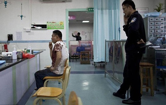 Σεφ πήγε να σφάξει με μπαλτά τη γυναίκα του και τον εραστή της