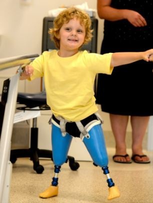 Συγκινητικό: 3χρονο αγοράκι θα αγοράσει τα πρώτα του παπούτσια