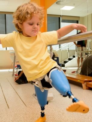 Συγκινητικό: 3χρονο αγοράκι θα αγοράσει τα πρώτα του παπούτσια