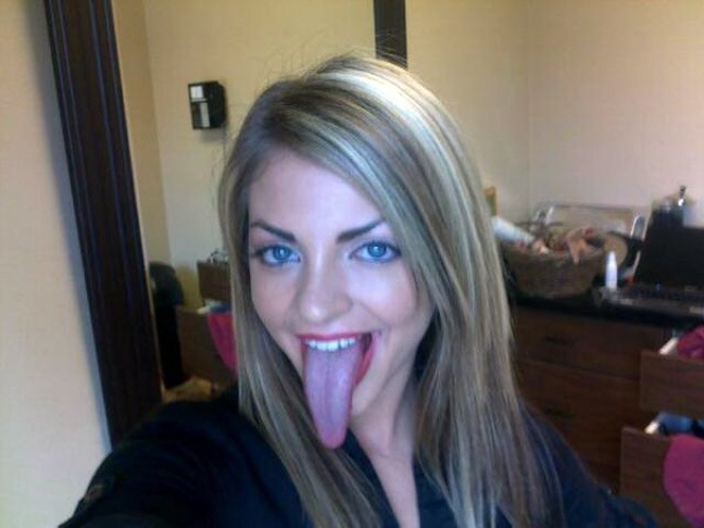 Αυτό το κορίτσι έχει κάτι…υπερμεγέθες!(pics)