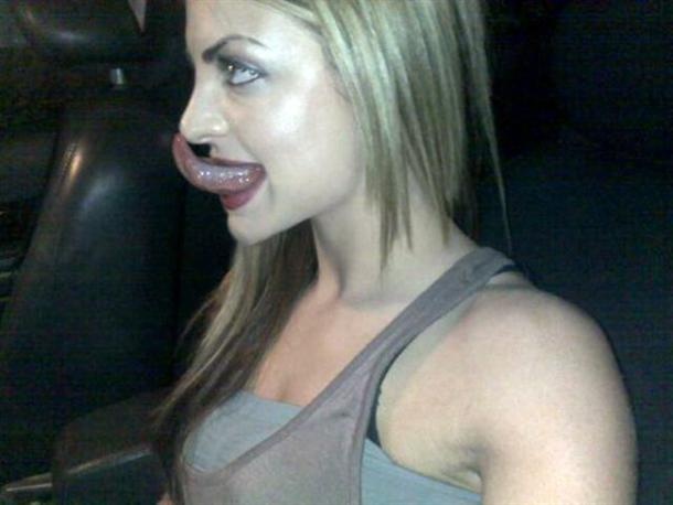 Η γυναίκα με την μεγαλύτερη γλώσσα στον κόσμο (pics)