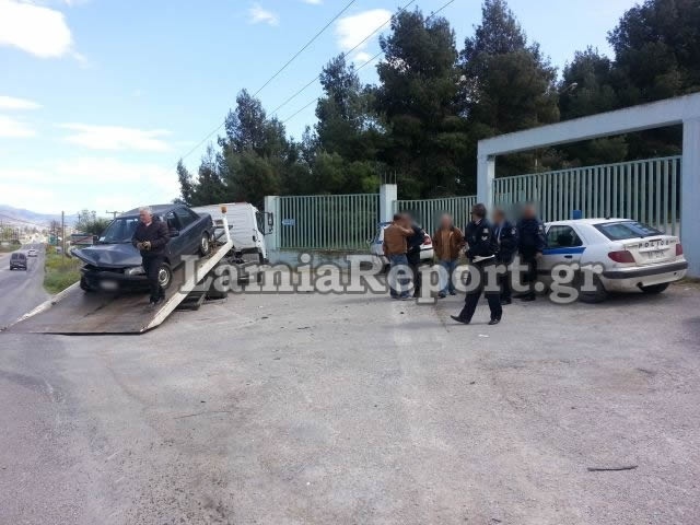 Λαμία: Τροχαίο με περιπολικό – Δύο τραυματίες (pics)