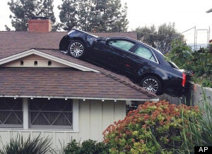 Απίστευτο: Δείτε που βρέθηκε το αυτοκίνητό του μετά από το ατύχημα