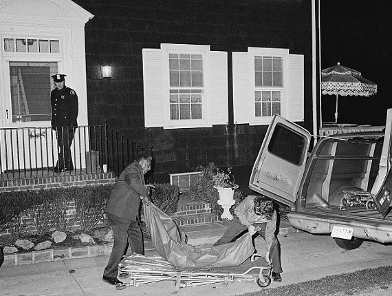 Έζησε στο σπίτι του τρόμου και σπάει τη σιωπή του μετά από 40 χρόνια