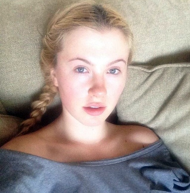 Η Ireland Baldwin «βάζει φωτιά» στο Instagram