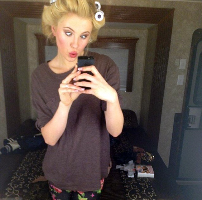 Η Ireland Baldwin «βάζει φωτιά» στο Instagram