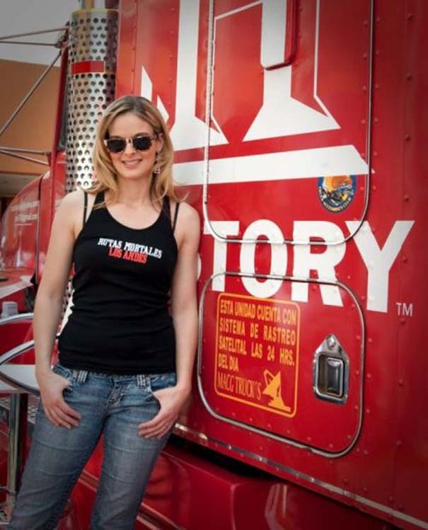 Δείτε την πιο όμορφη οδηγό φορτηγού στον κόσμο! (pics)