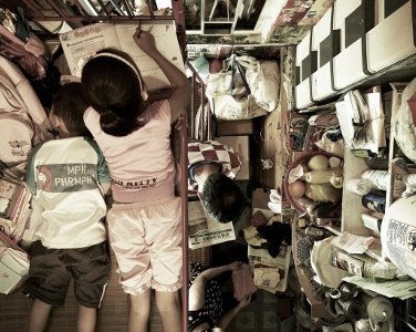 Σοκαριστικές εικόνες: Ζουν σε διαμερίσματα 3,7 τ.μ.! 