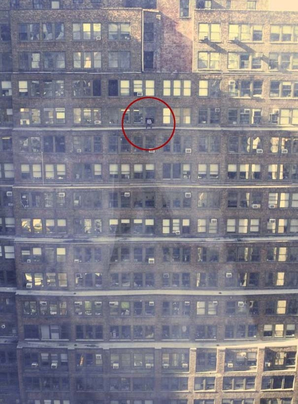 Απίστευτες φωτογραφίες: Το πιο ασυνήθιστο διάλειμμα για τσιγάρο!