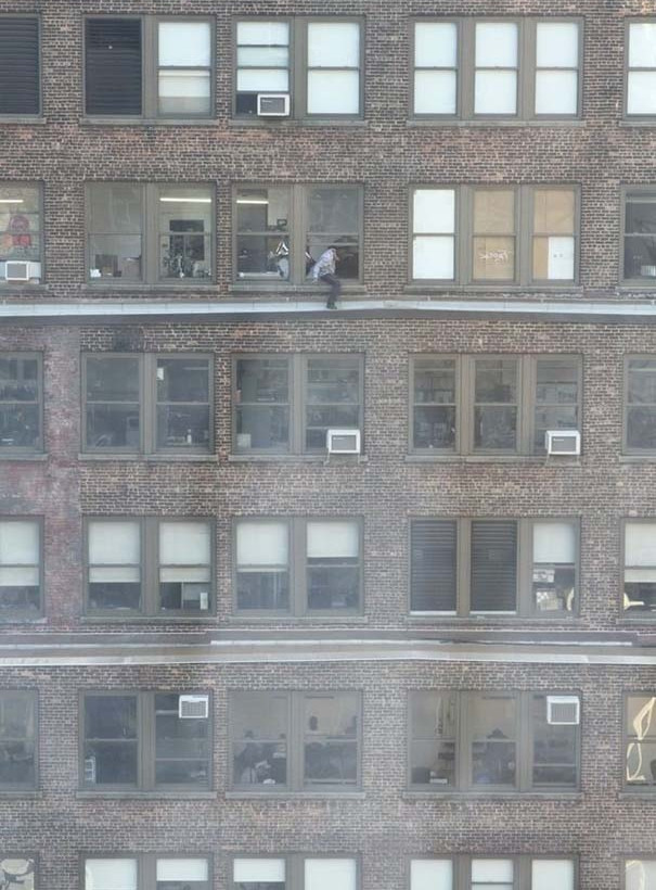 Απίστευτες φωτογραφίες: Το πιο ασυνήθιστο διάλειμμα για τσιγάρο!