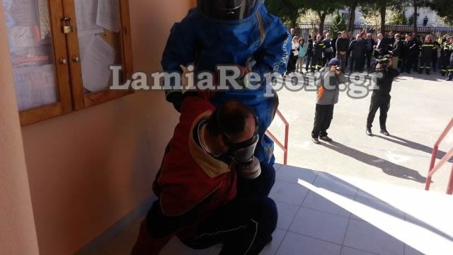 Δείτε τι έγινε όταν άνοιξε ο Απ. Γκλέτσος το «ύποπτο» δέμα (pics-vid)