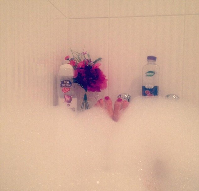 Γνωστή ηθοποιός ανέβασε κατά λάθος γυμνόστηθη φώτο της στο Twitter