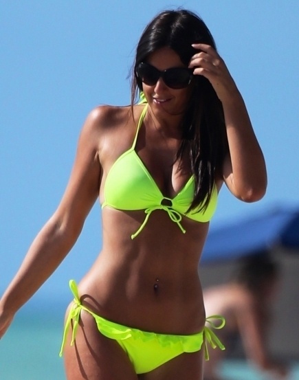 Η Claudia Romani προσκυνά το... κίτρινο!