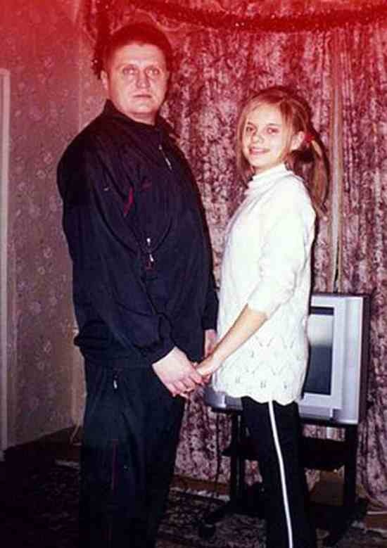 Πατέρας και κόρη, στην ίδια πόζα επί 18 χρόνια! (pics)