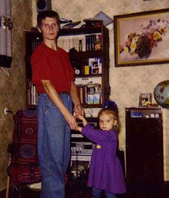 Πατέρας και κόρη, στην ίδια πόζα επί 18 χρόνια! (pics)