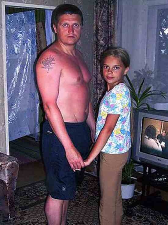 Πατέρας και κόρη, στην ίδια πόζα επί 18 χρόνια! (pics)