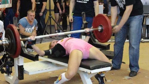 Μπορείτε να μαντέψετε τι δουλειά κάνει αυτή η όμορφη κοπέλα; 