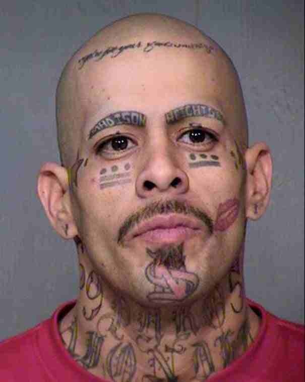 Έχουν γεμίσει τα πρόσωπά τους με τατουάζ (pics)