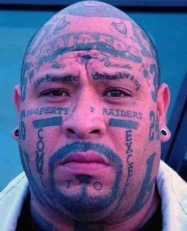 Έχουν γεμίσει τα πρόσωπά τους με τατουάζ (pics)