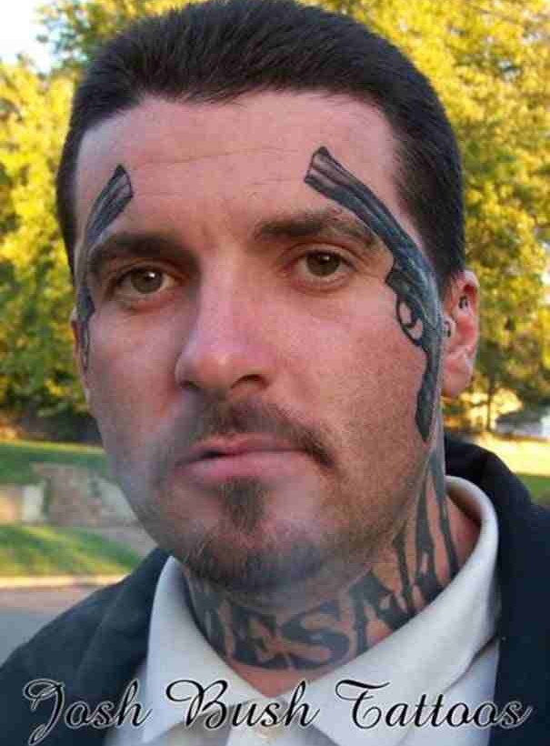 Έχουν γεμίσει τα πρόσωπά τους με τατουάζ (pics)