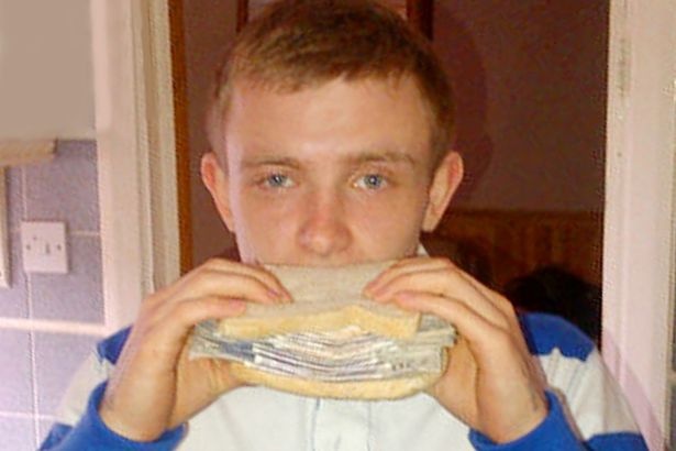 Δείτε τι φωτογραφία ανέβασε στο Facebook και τον συνέλαβαν!