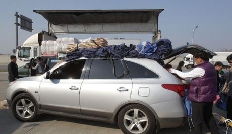 Το έβαλαν στα πόδια οι εργαζόμενοι του Καεσόνγκ στη Ν. Κορέα(pics)