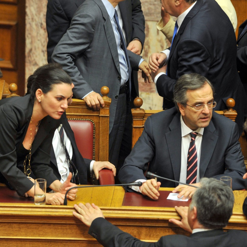 Το… «κόρτε» των υπουργών στον Σαμαρά (ΦΩΤΟ)