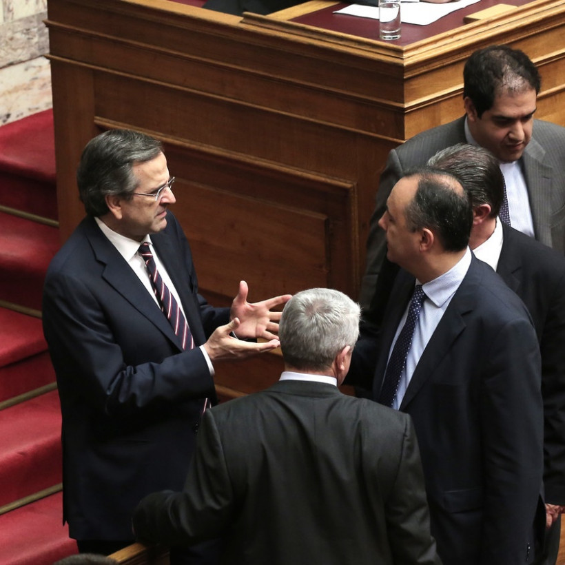 Το… «κόρτε» των υπουργών στον Σαμαρά (ΦΩΤΟ)
