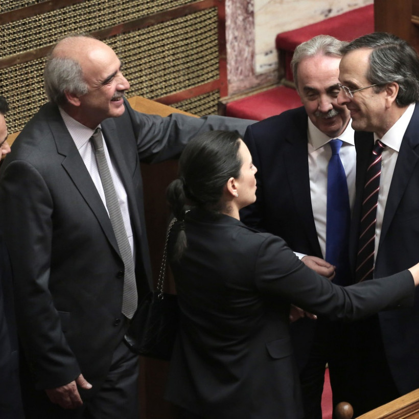 Το… «κόρτε» των υπουργών στον Σαμαρά (ΦΩΤΟ)